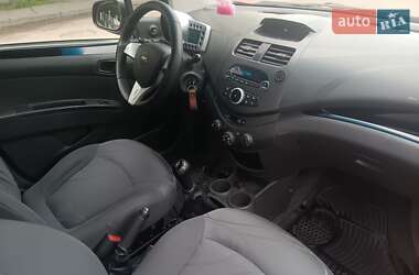 Хэтчбек Chevrolet Spark 2010 в 