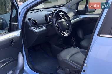 Хэтчбек Chevrolet Spark 2015 в 