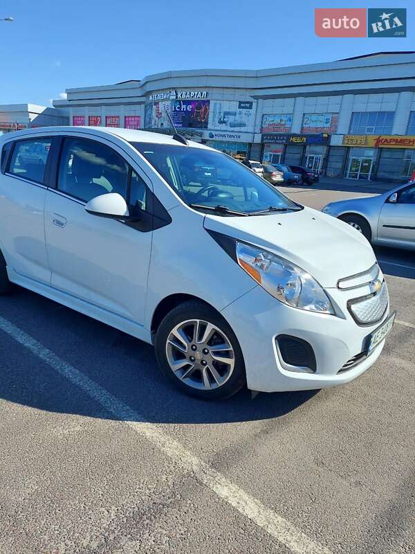 Хэтчбек Chevrolet Spark 2016 в 