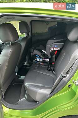Хэтчбек Chevrolet Spark 2015 в 
