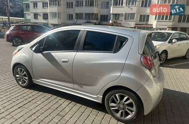 Хэтчбек Chevrolet Spark 2015 в 