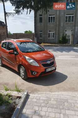 Хэтчбек Chevrolet Spark 2010 в 