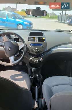 Хэтчбек Chevrolet Spark 2010 в 