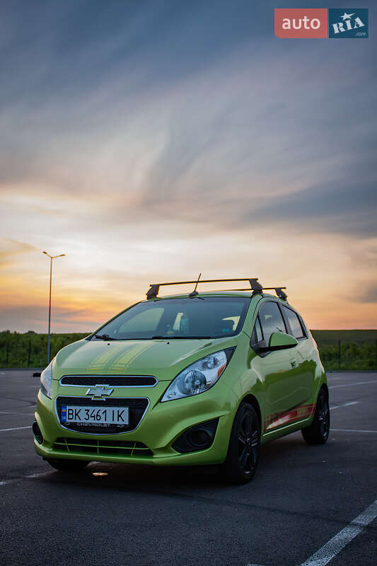 Хэтчбек Chevrolet Spark 2012 в Ровно