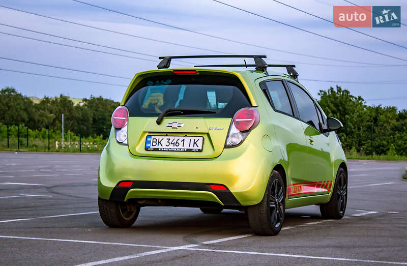 Хэтчбек Chevrolet Spark 2012 в Ровно