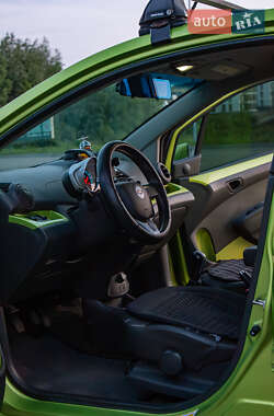 Хэтчбек Chevrolet Spark 2012 в 