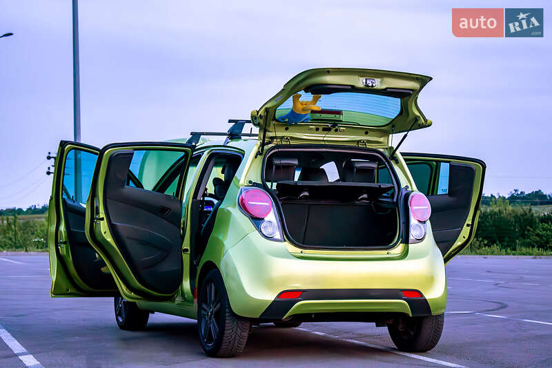 Хэтчбек Chevrolet Spark 2012 в Ровно