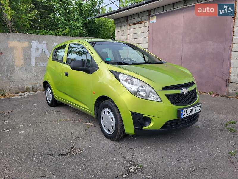 Хэтчбек Chevrolet Spark 2011 в 