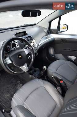 Хэтчбек Chevrolet Spark 2012 в 