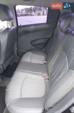 Хэтчбек Chevrolet Spark 2012 в 