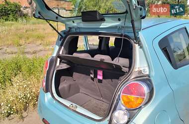 Хэтчбек Chevrolet Spark 2010 в 