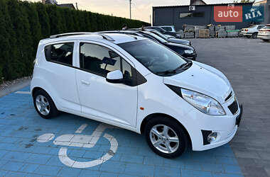 Хэтчбек Chevrolet Spark 2011 в 