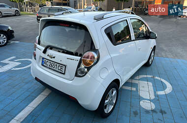 Хэтчбек Chevrolet Spark 2011 в 