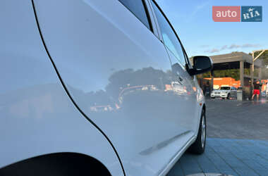 Хэтчбек Chevrolet Spark 2011 в 