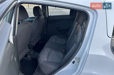 Хэтчбек Chevrolet Spark 2011 в 