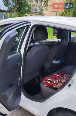 Хетчбек Chevrolet Spark 2012 в 
