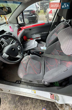 Хэтчбек Chevrolet Spark 2010 в 