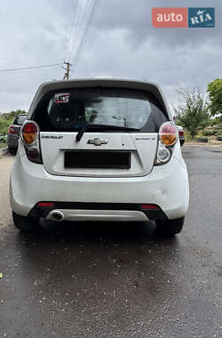 Хэтчбек Chevrolet Spark 2010 в 
