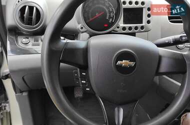 Хэтчбек Chevrolet Spark 2012 в 