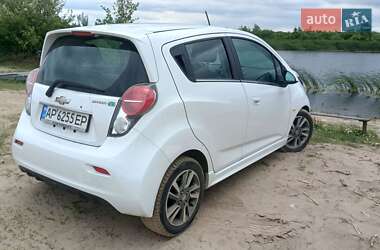 Хэтчбек Chevrolet Spark 2015 в 