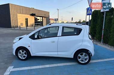 Хэтчбек Chevrolet Spark 2011 в 