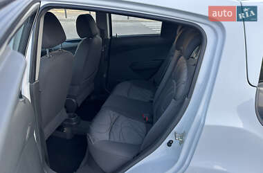 Хэтчбек Chevrolet Spark 2011 в 