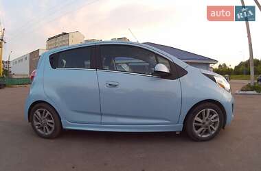 Хэтчбек Chevrolet Spark 2015 в 
