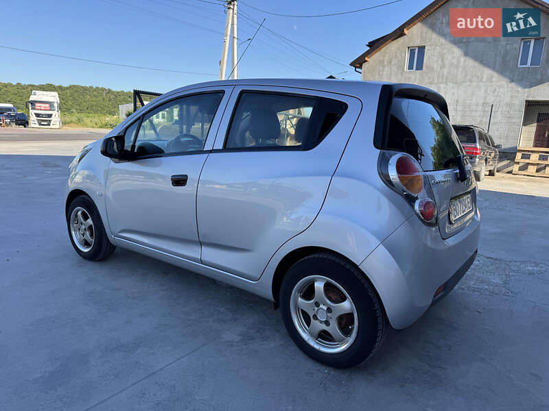 Хэтчбек Chevrolet Spark 2011 в Тернополе