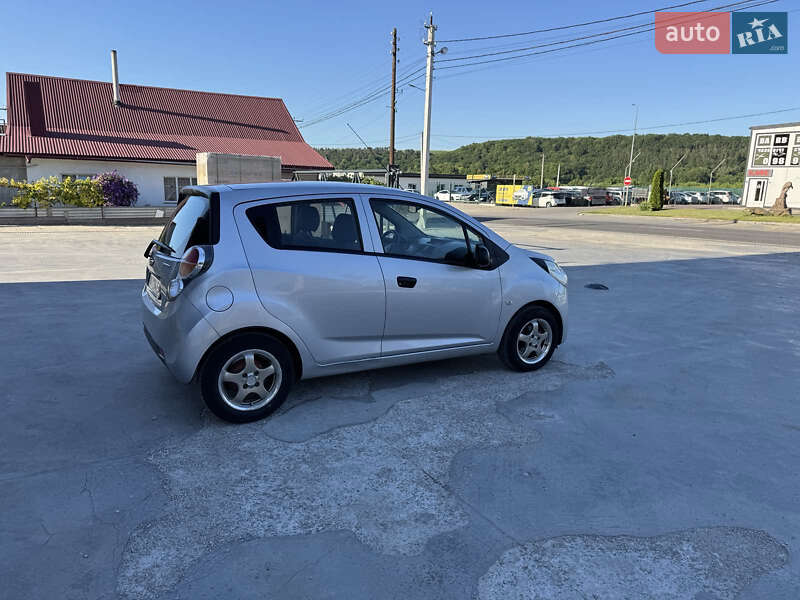 Хэтчбек Chevrolet Spark 2011 в Тернополе