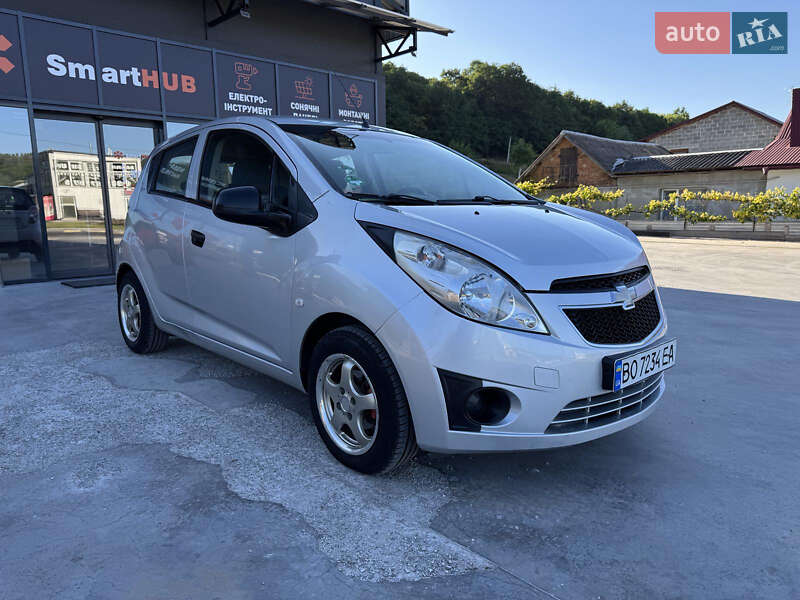 Хэтчбек Chevrolet Spark 2011 в Тернополе