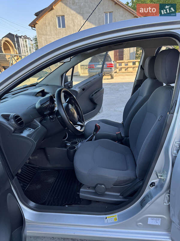 Хэтчбек Chevrolet Spark 2011 в Тернополе