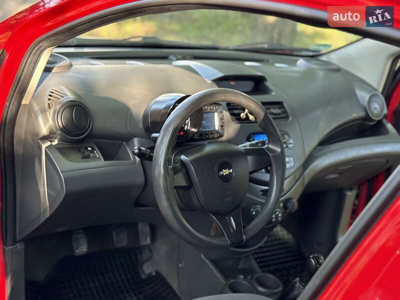 Хэтчбек Chevrolet Spark 2011 в Львове