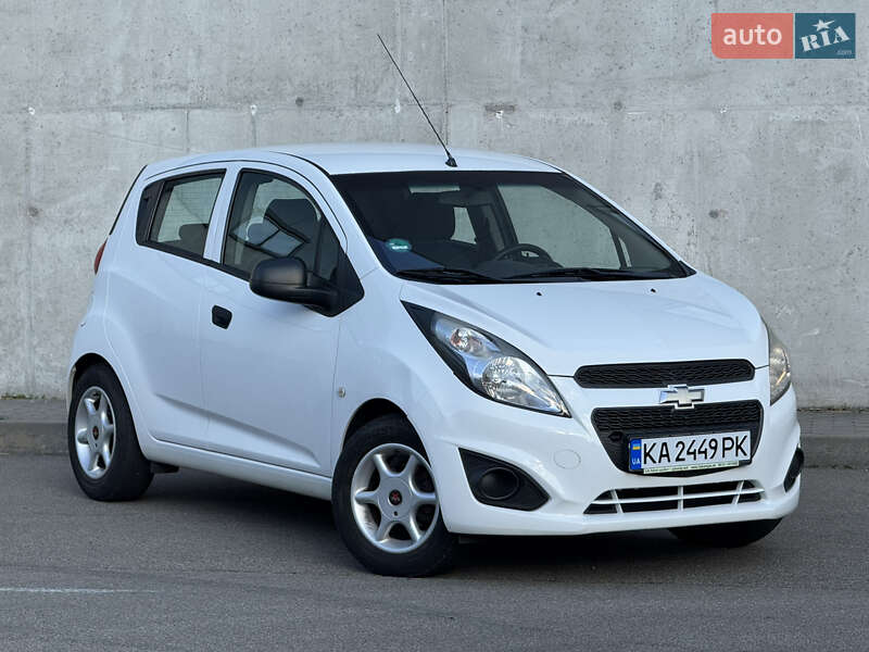 Хетчбек Chevrolet Spark 2014 в Києві