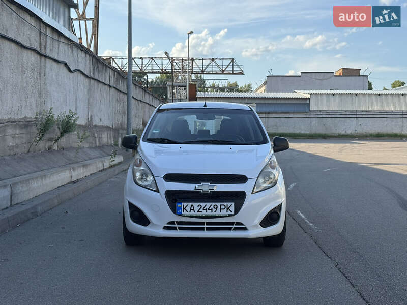 Хетчбек Chevrolet Spark 2014 в Києві
