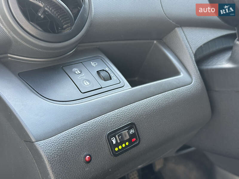 Хетчбек Chevrolet Spark 2014 в Києві