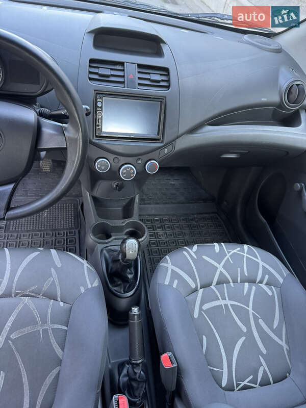 Хетчбек Chevrolet Spark 2014 в Києві