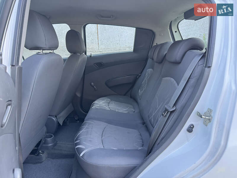 Хетчбек Chevrolet Spark 2014 в Києві