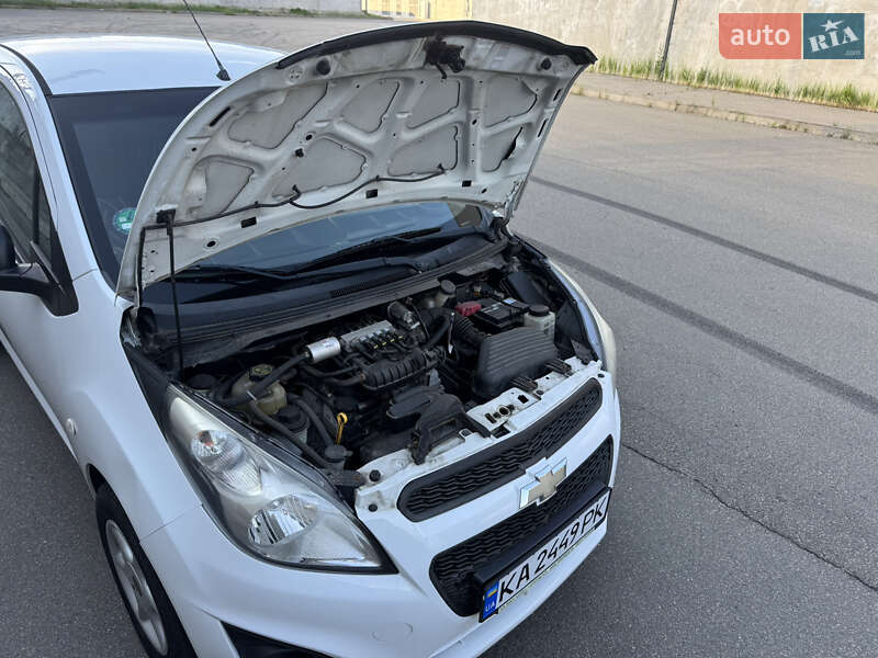 Хетчбек Chevrolet Spark 2014 в Києві