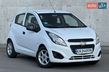 Хетчбек Chevrolet Spark 2014 в Києві