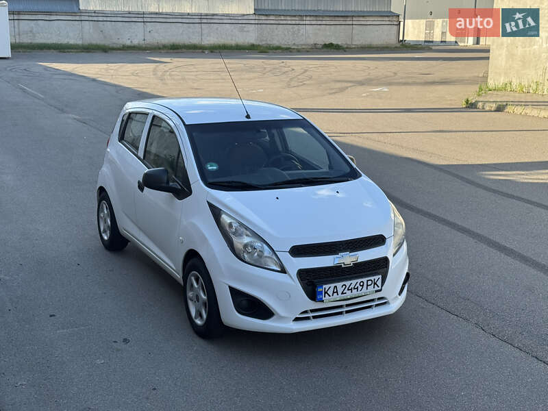 Хэтчбек Chevrolet Spark 2014 в Киеве