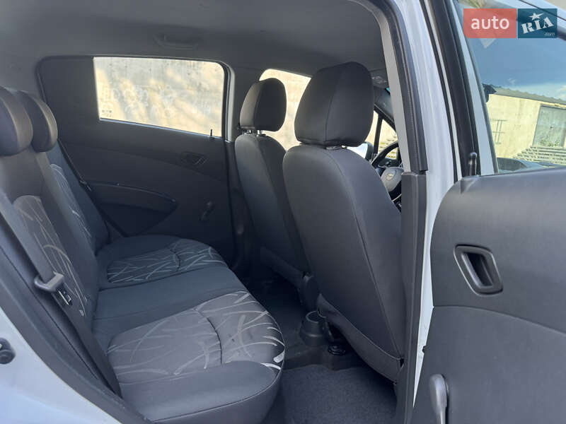 Хэтчбек Chevrolet Spark 2014 в Киеве