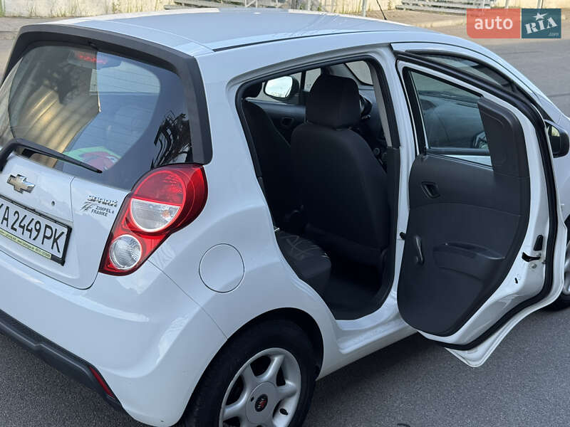 Хэтчбек Chevrolet Spark 2014 в Киеве
