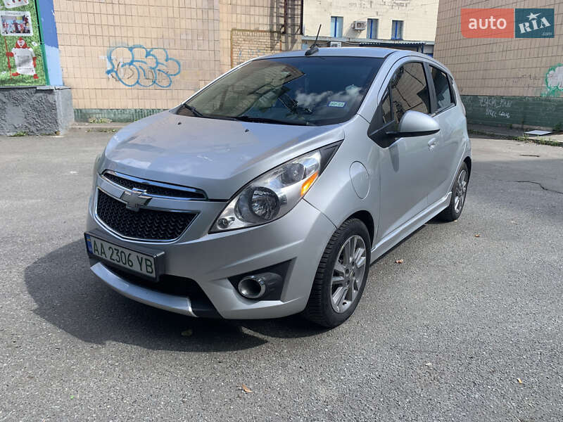 Хэтчбек Chevrolet Spark 2014 в Киеве
