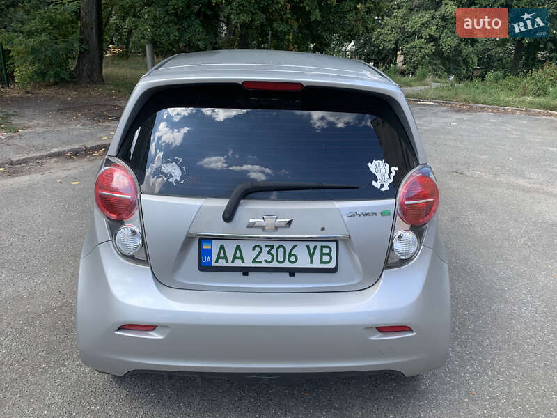 Хэтчбек Chevrolet Spark 2014 в Киеве