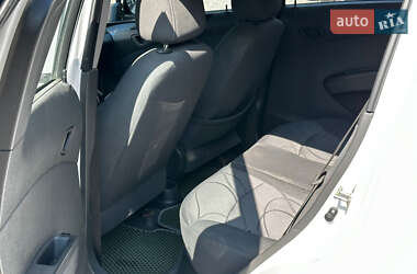 Хэтчбек Chevrolet Spark 2010 в 