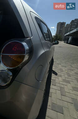Хэтчбек Chevrolet Spark 2011 в 