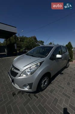 Хэтчбек Chevrolet Spark 2011 в 