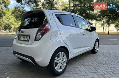 Хэтчбек Chevrolet Spark 2012 в 