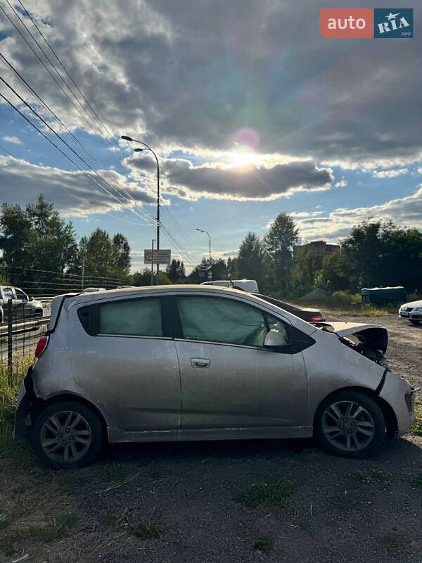 Хэтчбек Chevrolet Spark 2015 в Киеве