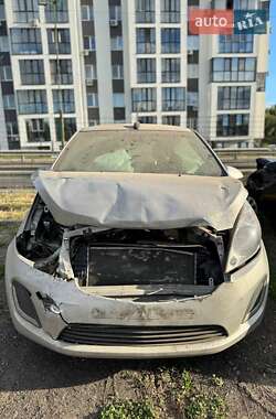 Хэтчбек Chevrolet Spark 2015 в 